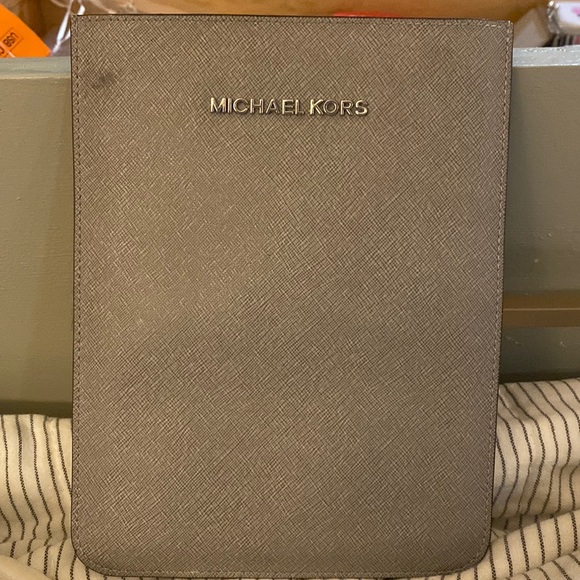 Michael Kors iPad Sleeve - Picture 1 of 1